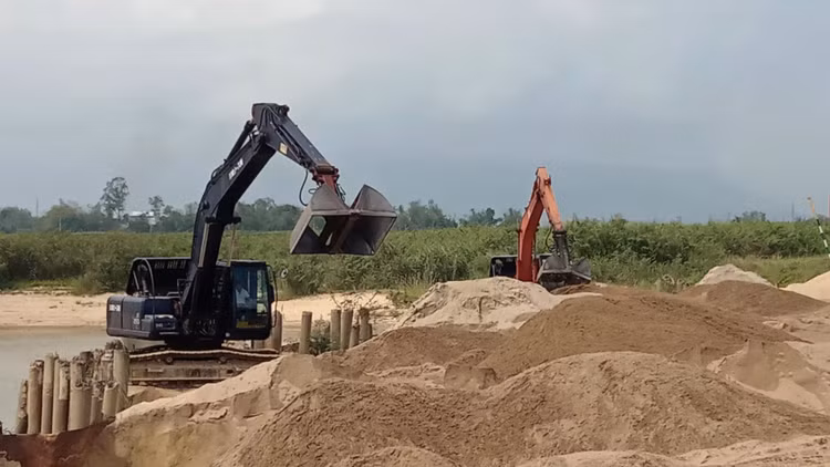 Hiện nhiều nhà thầu xây lắp cao tốc phía Nam vẫn chưa nhận được mỏ vật liệu theo cơ chế đặc thù để có nguồn cát thi công cao tốc. Ảnh chỉ mang tính minh họa. Nguồn Internet