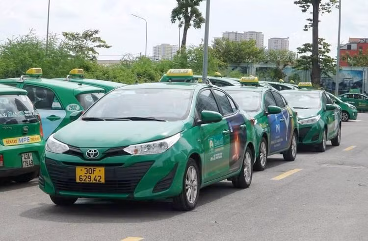 Hà Nội đang có hơn 200 taxi được cấp phép hoạt động trong thời gian phòng chống dịch