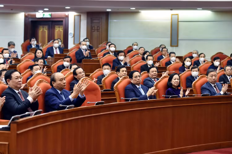 Các đồng chí lãnh đạo Đảng, Nhà nước dự phiên bế mạc Hội nghị Trung ương 4. Ảnh: VGP