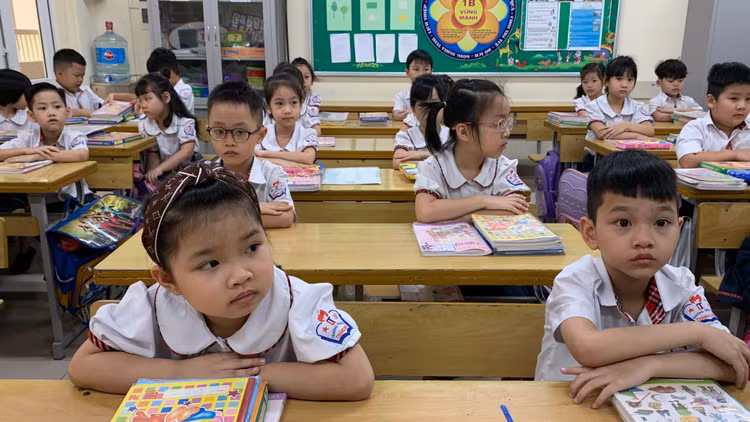 Học sinh lớp 1, 2 tại Hà Nội không phải làm bài kiểm tra cuối năm vì chưa thể đến trường do dịch Covid-19