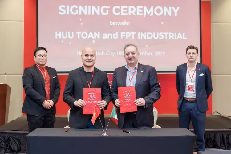 Hữu Toàn Group và FPT Industrial kỷ niệm 21 năm hợp tác tăng trưởng bền vững