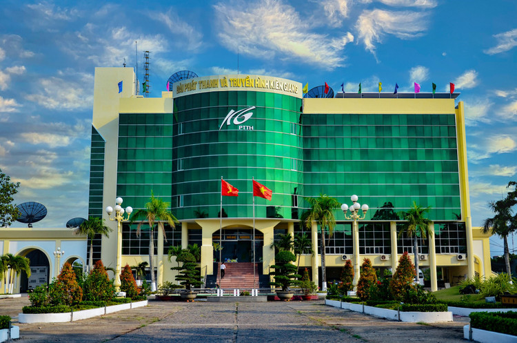 Đài PT-TH Kiên Giang quyết định hủy KQLCNT Gói thầu số 1 Thuê đường truyền và dịch vụ phát sóng kênh truyền hình Kiên Giang tiêu chuẩn SD trên vệ tinh Vinasat-1 toàn quốc và khu vực Đông Nam Á