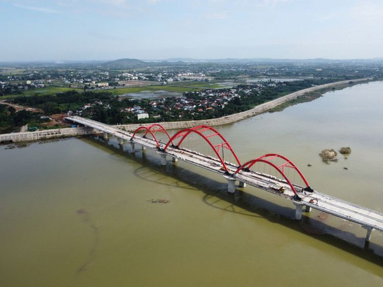 Cầu Trà Khúc 3 nối huyện Sơn Tịnh và huyện Tư Nghĩa, tỉnh Quảng Ngãi
