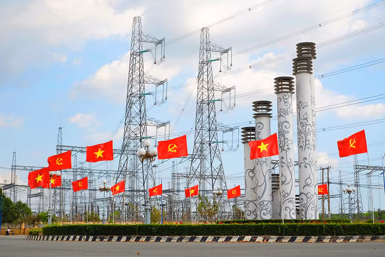 Trong những năm qua EVNNPT xây dựng hệ thống truyền tải điện lớn mạnh