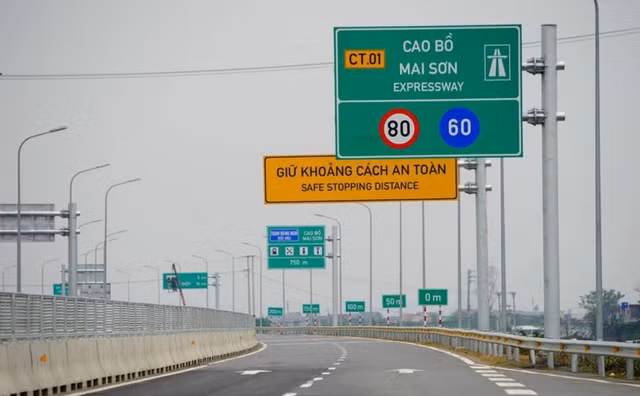 Đề xuất nâng tốc độ đường cao tốc phân kỳ đầu tư 4 làn xe với bề rộng làn 3,5 m từ 80 km/h lên 90 km/h