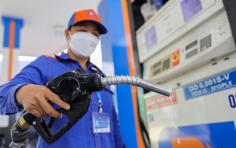 Bộ Tài chính đã hoàn thiện dự án Nghị quyết của UBTVQH điều chỉnh mức thuế bảo vệ môi trường đối với xăng, dầu, mỡ nhờn. Ảnh chỉ mang tính minh họa. Nguồn Internet