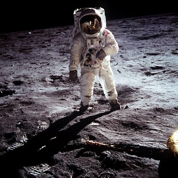 Bức ảnh chụp phi hành gia Buzz Aldrin đi trên Mặt Trăng. Nguồn: Reuters