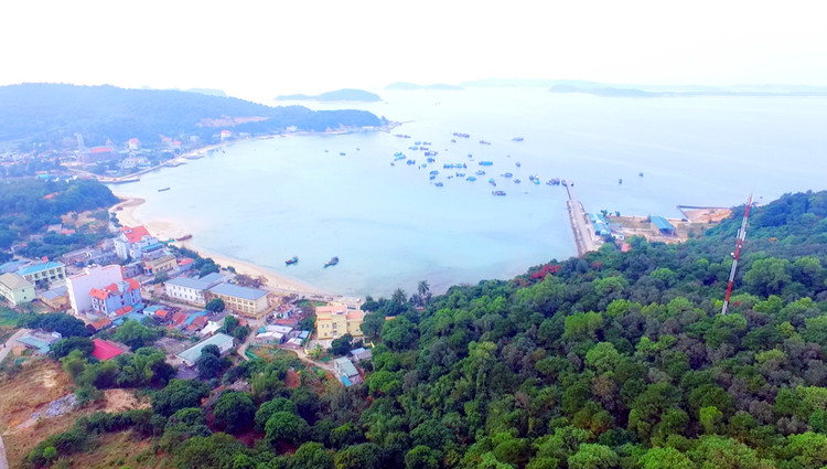Một góc xã đảo Thanh Lân.