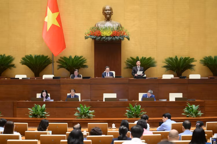 Phó Chủ tịch Quốc hội Nguyễn Khắc Định điều hành nội dung phiên thảo luận