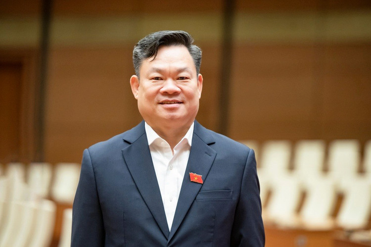 Ông Hoàng Duy Chinh