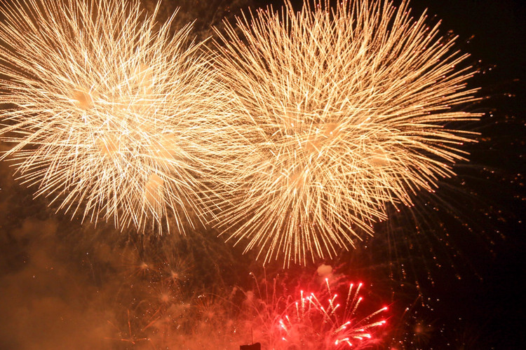 Tối 30/6, tổ chức bắn pháo hoa tại Quảng trường 24/3 (phường Tam Kỳ mới), chào mừng thành phố Đà Nẵng mới. Ảnh minh họa