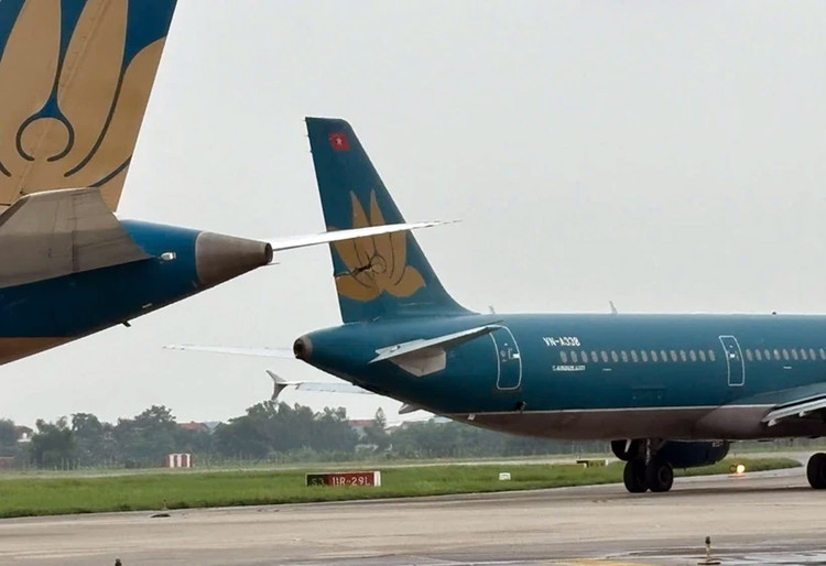 Hiện trường vụ va chạm giữa 2 máy bay tại Cảng hàng không quốc tế Nội Bài 