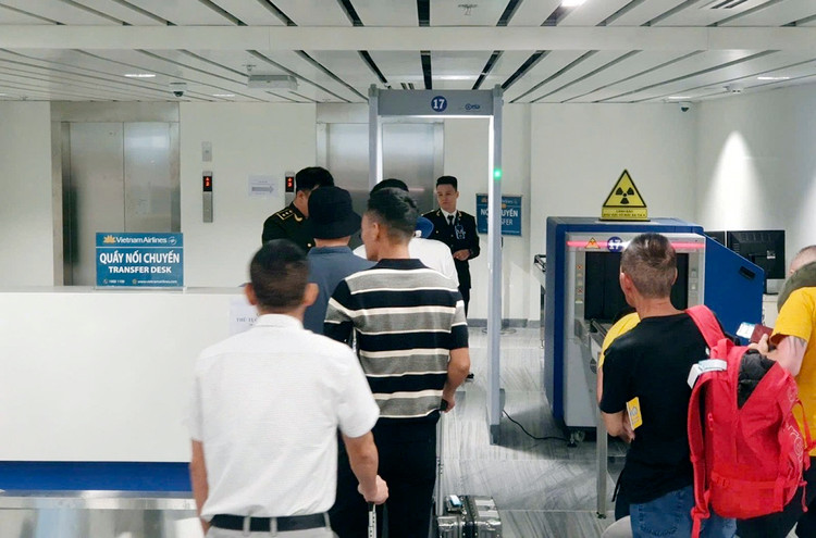 Ngày 2/5, sân bay Tân Sơn Nhất dự kiến đón 126.000 khách. Ảnh minh họa