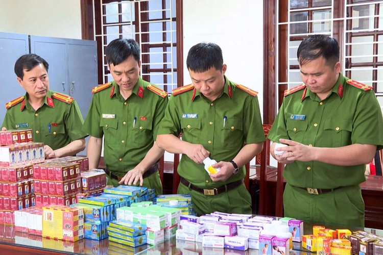 Bộ Công an, các cơ quan chức năng liên tiếp phát hiện, điều tra các vụ việc sản xuất, buôn bán thuốc chữa bệnh giả, sữa giả và thực phẩm bảo vệ sức khỏe giả