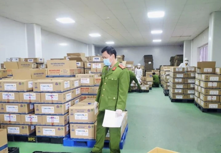 Cơ quan điều tra thu giữ hàng ngàn hộp sữa giả. Ảnh: Bộ Công an