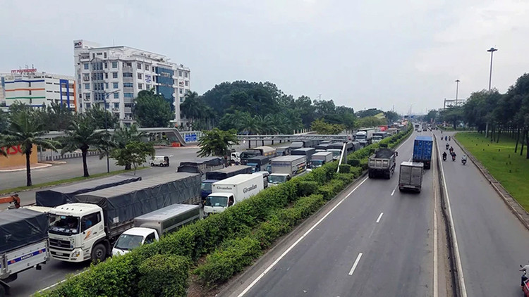 TP.HCM cấm xe tải ở một số tuyến đường trong một tuần