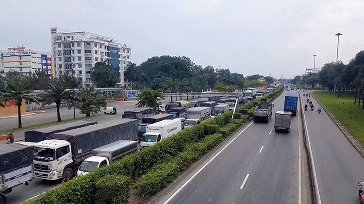 TP.HCM cấm xe tải ở một số tuyến đường trong một tuần