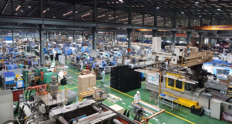 Nghị quyết của Quốc hội yêu cầu tiếp tục rà soát các văn bản quy phạm pháp luật, kịp thời tháo gỡ khó khăn, vướng mắc, thúc đẩy sản xuất, kinh doanh. Ảnh: Tường Lâm