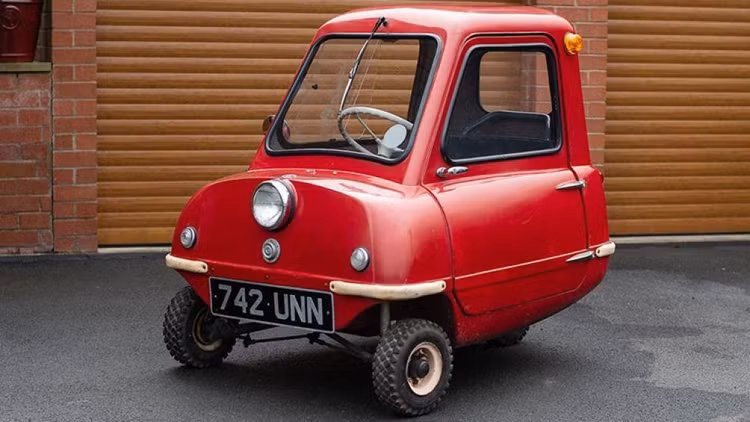 Peel P50 được sản xuất đầu những năm 1960. Hãng xe nhỏ chỉ sản xuất 47 chiếc với giá 199 bảng Anh mỗi chiếc (khoảng 230 triệu đồng)