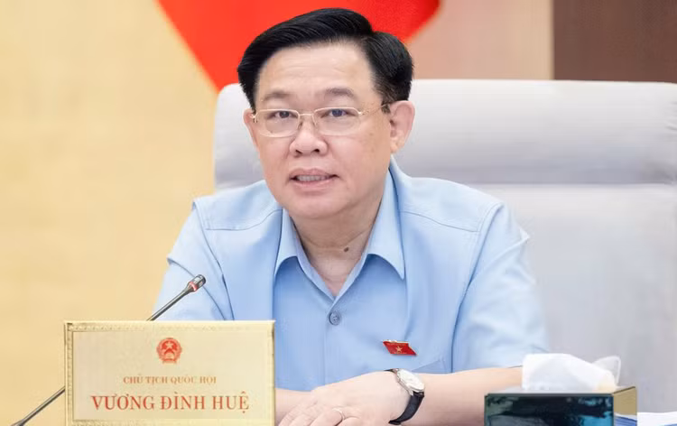 Ông Vương Đình Huệ trong lần cuối cùng điều hành phiên họp của Ủy ban Thường vụ Quốc hội