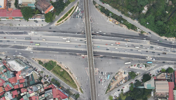 Phương tiện được đi lên cầu vượt thép nút giao Mai Dịch từ 6/5