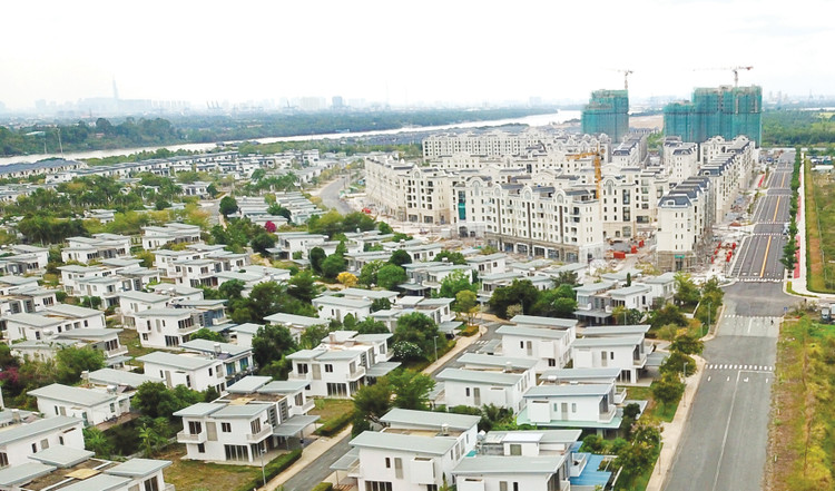 Thị trường bất động sản được gỡ khó sẽ tác động lan tỏa đến các ngành kinh tế khác, từ đó hỗ trợ tín dụng, góp phần khơi thông thị trường trái phiếu doanh nghiệp và thúc đẩy tăng trưởng GDP Ảnh: Song Lê