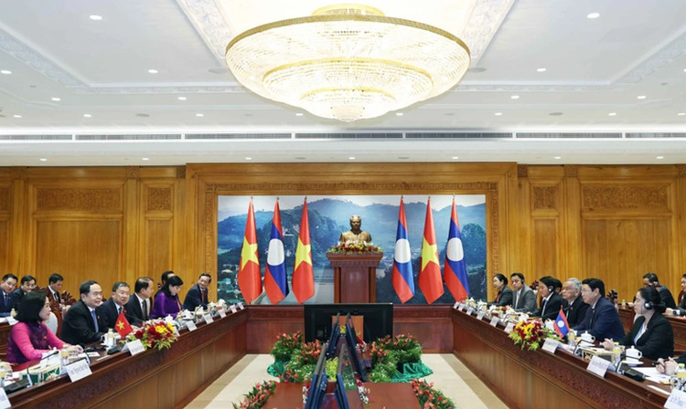 Chủ tịch Quốc hội Trần Thanh Mẫn hội đàm với Chủ tịch Quốc hội Lào Saysomphone Phomvihane. Ảnh: TTXVN