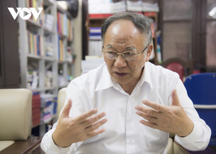 Giáo sư Hoàng Chí Bảo