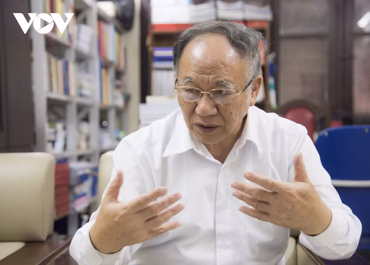 Giáo sư Hoàng Chí Bảo