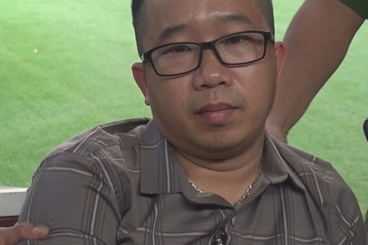 Ông Nam bị bắt khi đang nhận tiền của một doanh nghiệp tại Bình Dương. Ảnh: Công an cung cấp