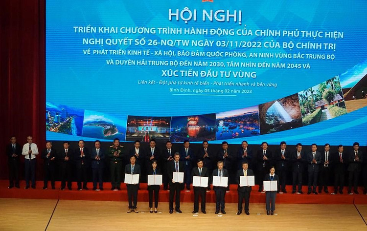 Bộ Kế hoạch và Đầu tư cùng các đối tác phát triển ký biên bản ghi nhớ, biên bản hợp tác và trao đổi thư bày tỏ quan tâm tài trợ cho các dự án phát triển vùng Bắc Trung Bộ và duyên hải Trung Bộ