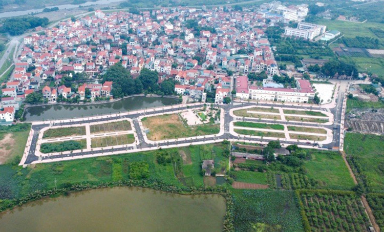 Bộ Xây dựng cũng chỉ ra một số cuộc đấu giá tại Hà Nội có kết quả rất cao, như đấu giá đất tại huyện Hoài Đức, mức trúng đấu giá cao gấp 18 lần so với giá khởi điểm. 