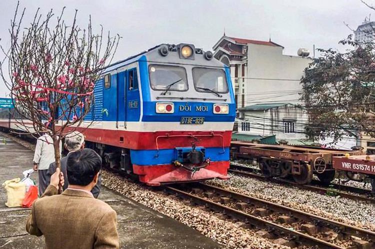 Đường sắt mở bán thêm 14 tàu tăng cường trên các tuyến khu vực phía Bắc dịp Tết Nguyên đán 
