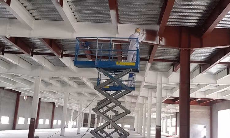 Một số DN đang gặp khó khăn trong việc thực quy định về PCCC kể từ khi QCVN 06-2021/BXD được ban hành, trong đó có nhiều quy định về vật liệu áp dụng cho khối nhà xưởng. Ảnh chỉ mang tính minh họa. Nguồn Internet