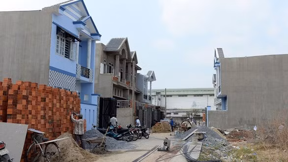 Nhiều trường hợp sai phạm đất đai tại Hoóc Môn. (Nguồn: tuoitre.vn)