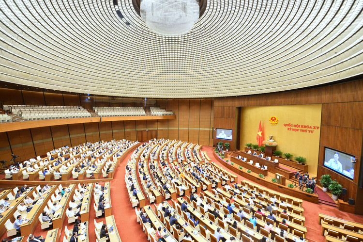 Ngày 24/10, Quốc hội thảo luận ở hội trường về một số nội dung còn ý kiến khác nhau của dự án Luật Khám bệnh, chữa bệnh (sửa đổi).