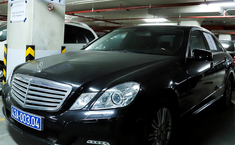 Chiếc Mercedes Benz E300 được Đà Nẵng đấu giá thành công, năm 2019.