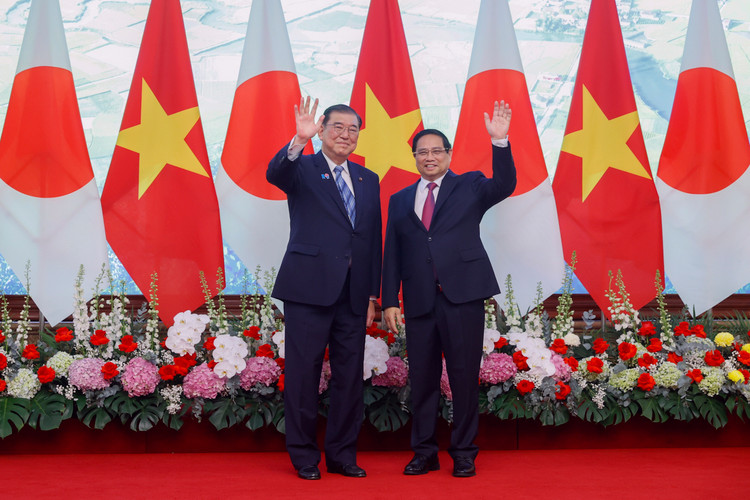 Thủ tướng Phạm Minh Chính và Thủ tướng Nhật Bản Ishiba Shigeru - Ảnh: VGP