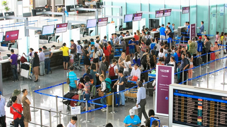 Trong dịp nghỉ lễ 30/4 - 1/5 năm nay, sản lượng chuyến bay và hành khách qua Cảng hàng không quốc tế Nội Bài dự kiến tăng cao cả quốc nội và quốc tế. Ảnh minh họa