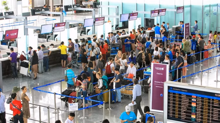 Trong dịp nghỉ lễ 30/4 - 1/5 năm nay, sản lượng chuyến bay và hành khách qua Cảng hàng không quốc tế Nội Bài dự kiến tăng cao cả quốc nội và quốc tế. Ảnh minh họa