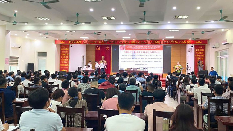 Quang cảnh phiên đấu giá 19 thửa đất huyện Chương Mỹ