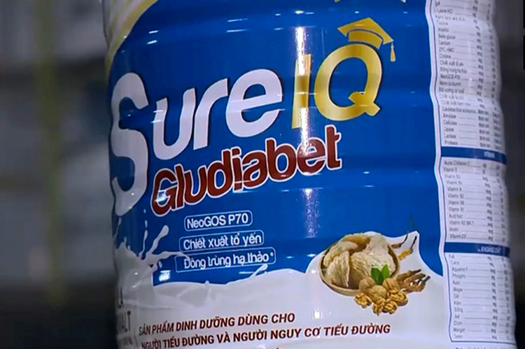 Một hộp sữa bị công an xác định là giả trong vụ án. Ảnh: VTV