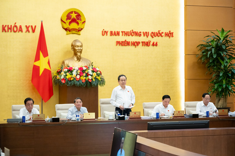 Ủy ban Thường vụ Quốc hội cho ý kiến về việc miễn học phí cho học sinh công lập trong đợt 2 Phiên họp thứ 44. Ảnh: Quốc hội