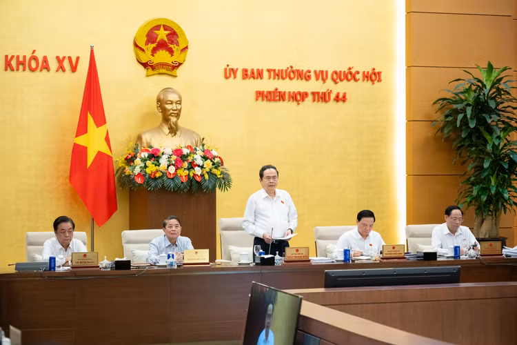 Ủy ban Thường vụ Quốc hội cho ý kiến về việc miễn học phí cho học sinh công lập trong đợt 2 Phiên họp thứ 44. Ảnh: Quốc hội