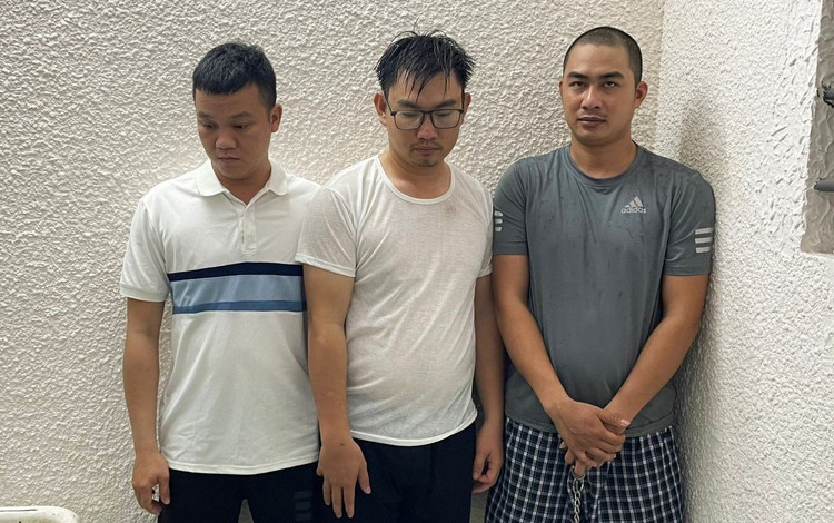 3 bị can Tô Văn Thanh, Nguyễn Tiện, Huỳnh Hồng Danh (từ trái sang).