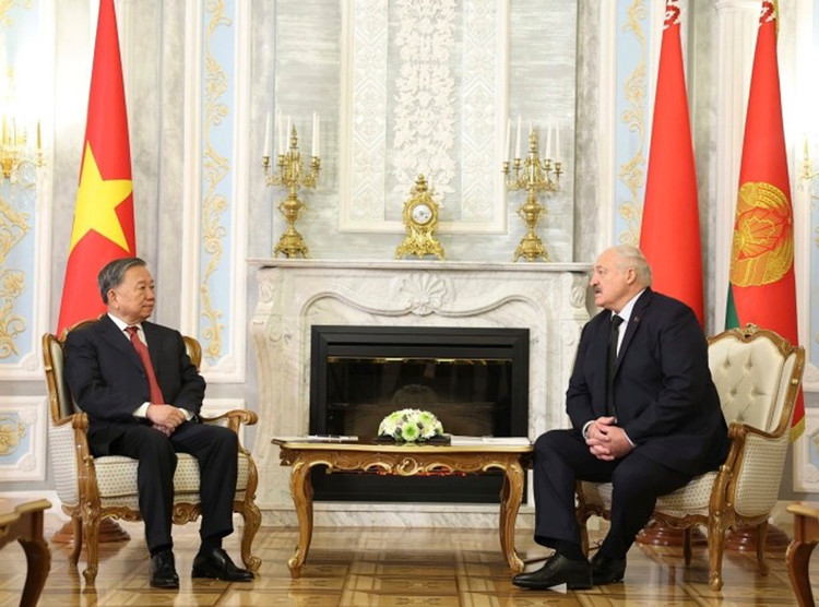 Tổng Bí thư Tô Lâm hội đàm hẹp với Tổng thống Belarus Aleksandr Lukashenko. Ảnh: TTXVN