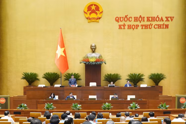 Phó Chủ tịch Quốc hội Vũ Hồng Thanh điều hành phiên họp sáng 16/5