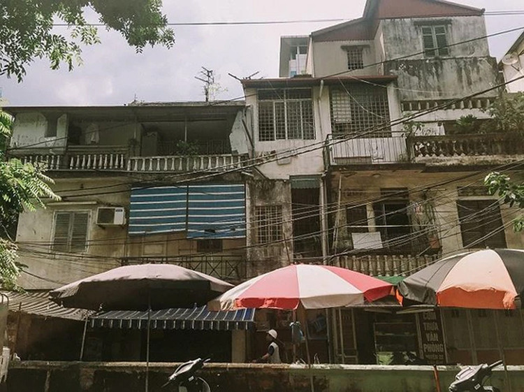 Khu tập thể Viện Tư liệu phim Việt Nam - The Boulevard tọa lạc trên "đất vàng" số 22 phố Liễu Giai, phường Cống Vị, quận Ba Đình.