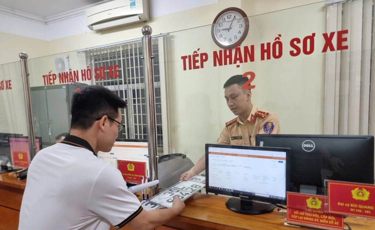 Sau sáp nhập, người dân có thể đăng ký xe tại Phòng CSGT hoặc công an xã