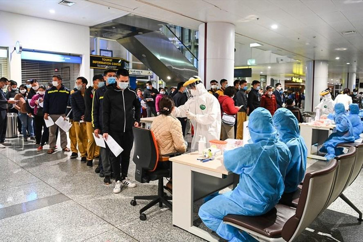 Xét nghiệm COVID-19 cho khoảng 10.000 cán bộ, nhân viên sân bay Nội Bài